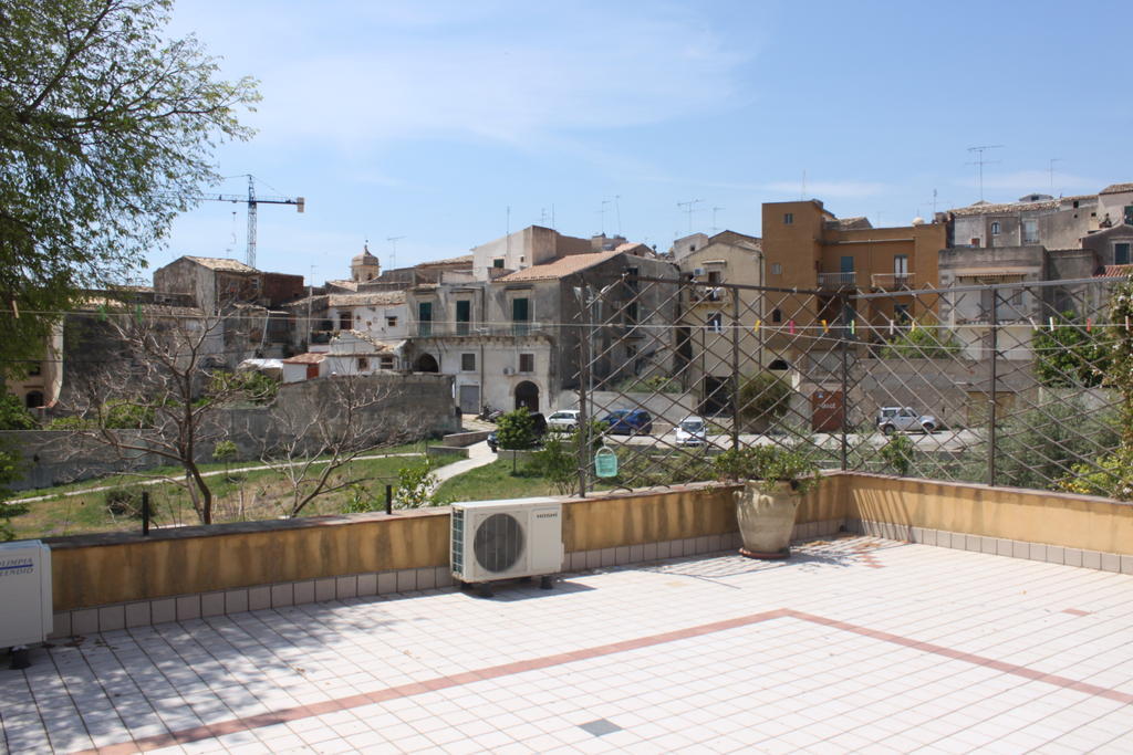 Il Giardino Di Pietra Bed & Breakfast Noto Bagian luar foto